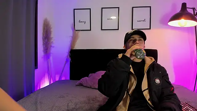 Bonny and carrot online show from 07-24-26, 07:23