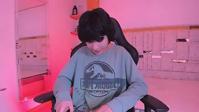 AllanYong18 online show from 03-05-25, 07:27