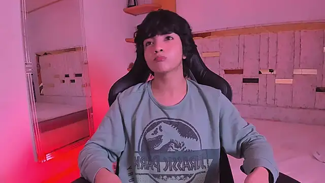 AllanYong18 online show from 03-19-25, 04:47