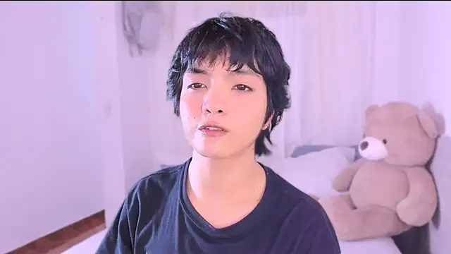 AllanYong18 online show from 09-10-25, 08:03