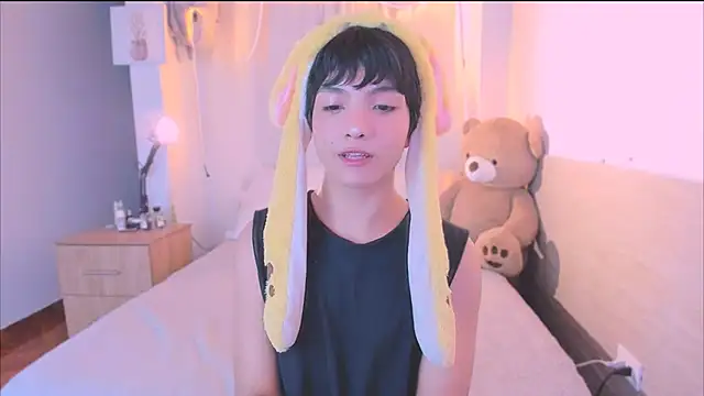 AllanYong18 online show from 10-15-25, 04:34