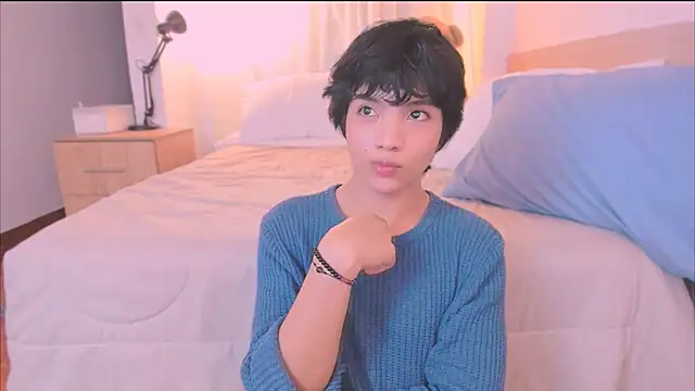 AllanYong18 online show from 12-01-25, 05:12