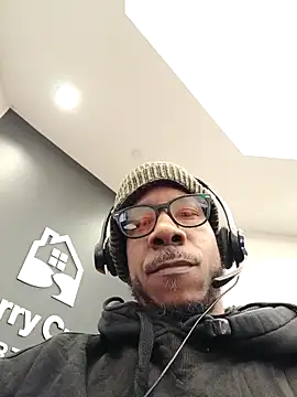 Snapshot of MrDaddyBbSnake chatting on 01-22-25, 04:23 MrDaddyBbSnake online show from 01-22-25, 04:23