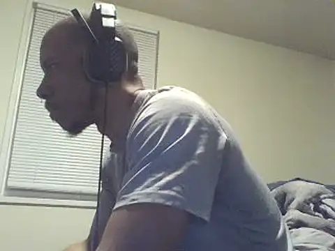 Snapshot of MrDaddyBbSnake chatting on 03-07-25, 02:57 MrDaddyBbSnake online show from 03-07-25, 02:57