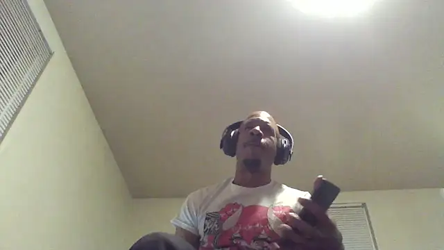 Snapshot of MrDaddyBbSnake chatting on 09-15-25, 03:28 MrDaddyBbSnake online show from 09-15-25, 03:28