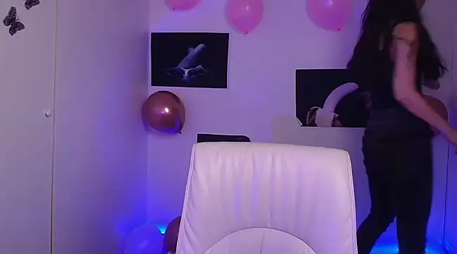 Snapshot of Amalia_amor chatting on 02-18-25, 09:21 Amalia amor online show from 02-18-25, 09:21