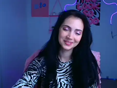 Snapshot of Amalia_amor chatting on 10-18-25, 05:21 Amalia amor online show from 10-18-25, 05:21