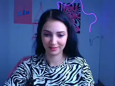 Snapshot of Amalia_amor chatting on 10-21-25, 11:44 Amalia amor online show from 10-21-25, 11:44