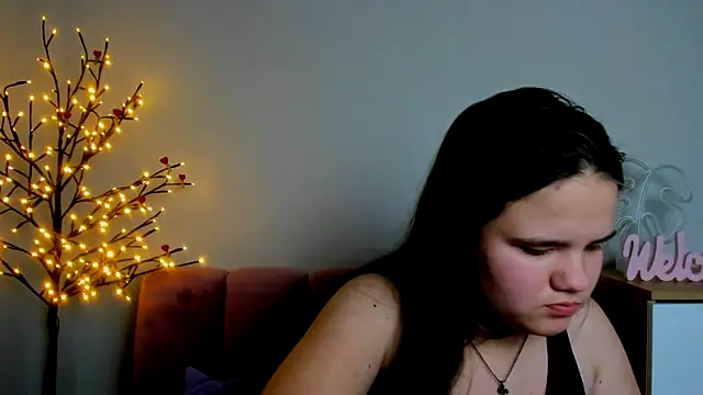 Snapshot of AdeleCruz chatting on 02-17-25, 11:13 AdeleCruz online show from 02-17-25, 11:13