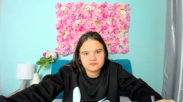 Snapshot of AdeleCruz chatting on 02-24-25, 04:26 AdeleCruz online show from 02-24-25, 04:26
