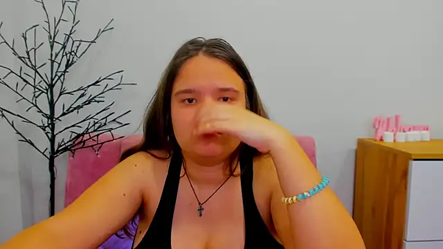 Snapshot of AdeleCruz chatting on 03-17-25, 04:43 AdeleCruz online show from 03-17-25, 04:43