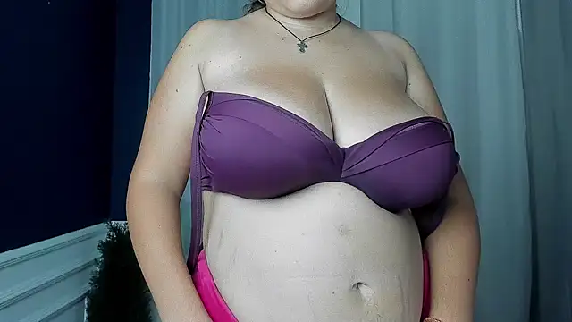Snapshot of AdeleCruz chatting on 09-14-25, 12:04 AdeleCruz online show from 09-14-25, 12:04
