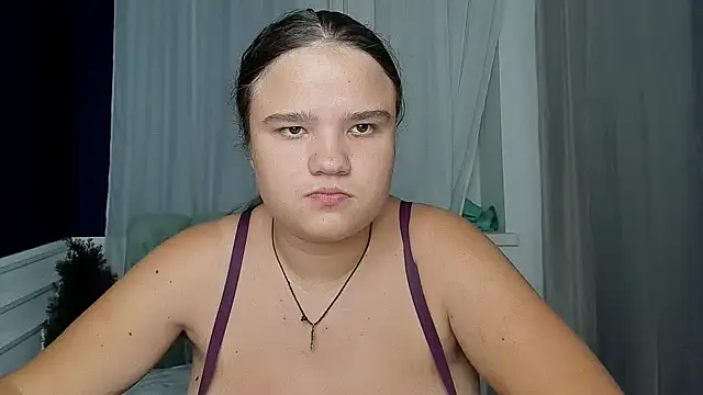 Snapshot of AdeleCruz chatting on 09-28-25, 12:10 AdeleCruz online show from 09-28-25, 12:10