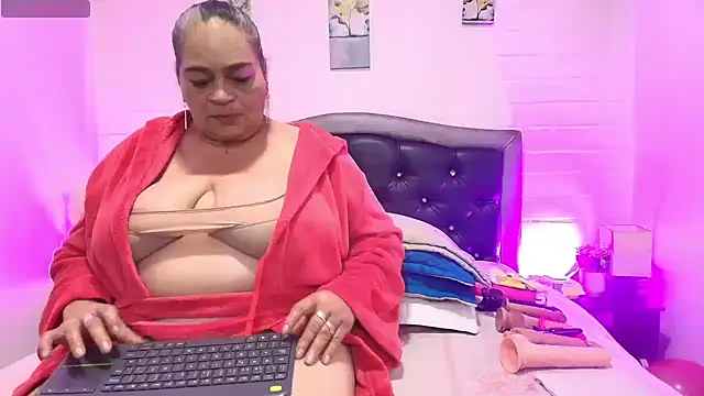 Snapshot of VickyBoobss chatting on 06-10-26, 07:46 VickyBoobss online show from 06-10-26, 07:46
