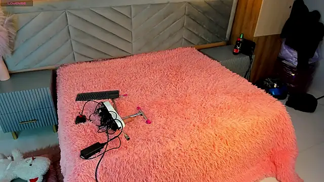 chelsea bolton  online show from 12-17-25, 12:11