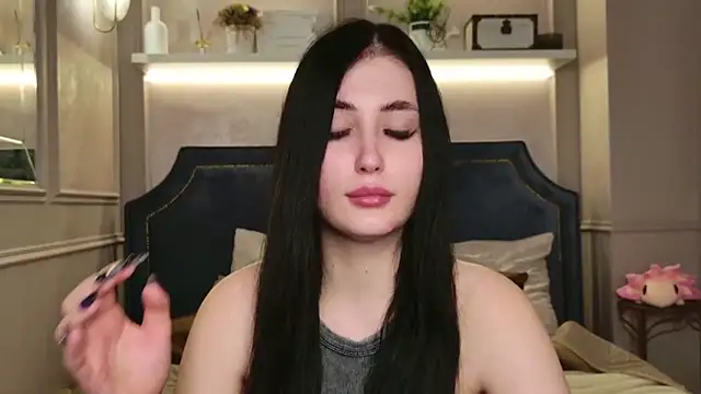 EmmaLawrens online show from 09-18-25, 04:09