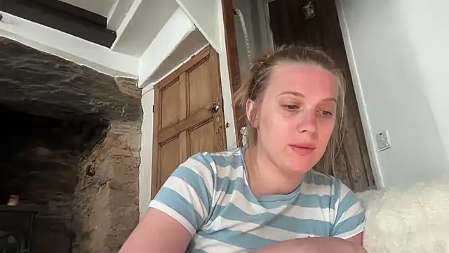 Ella-82 online show from 06-29-26, 05:57
