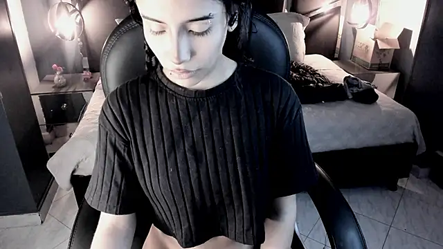 Snapshot of vaiolethsan__ chatting on 02-12-26, 08:59 vaiolethsan online show from 02-12-26, 08:59