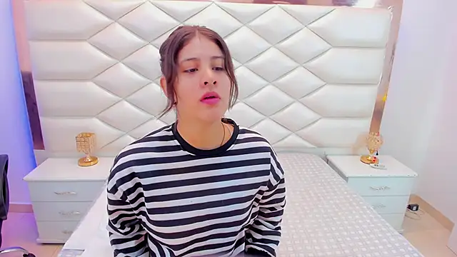 Snapshot of MiaQueen021 chatting on 01-24-25, 12:20 MiaQueen021 online show from 01-24-25, 12:20