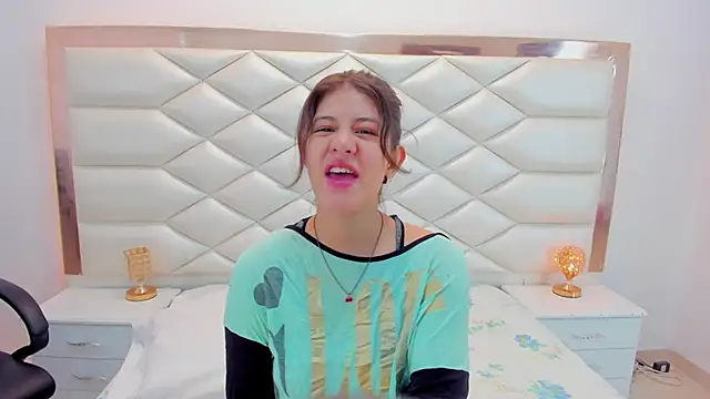 Snapshot of MiaQueen021 chatting on 01-27-25, 12:16 MiaQueen021 online show from 01-27-25, 12:16