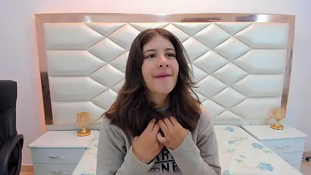 Snapshot of MiaQueen021 chatting on 01-29-25, 12:13 MiaQueen021 online show from 01-29-25, 12:13