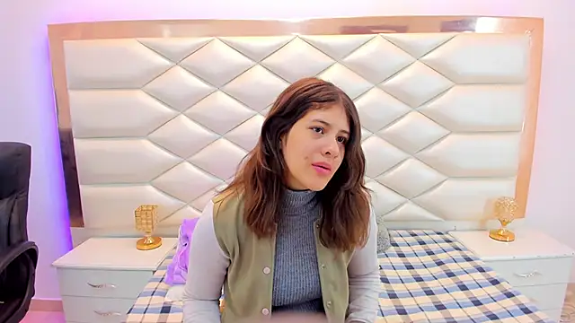 Snapshot of MiaQueen021 chatting on 02-07-25, 12:28 MiaQueen021 online show from 02-07-25, 12:28