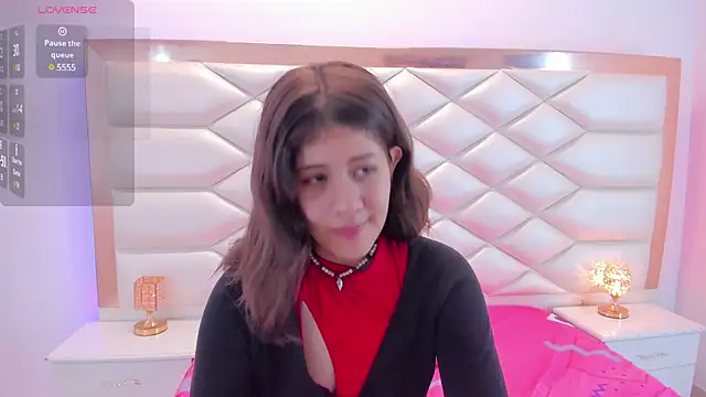 Snapshot of MiaQueen021 chatting on 03-01-25, 12:34 MiaQueen021 online show from 03-01-25, 12:34