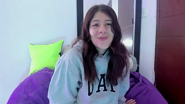 Snapshot of MiaQueen021 chatting on 09-08-25, 02:27 MiaQueen021 online show from 09-08-25, 02:27