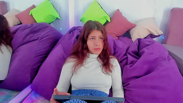 Snapshot of MiaQueen021 chatting on 09-26-25, 01:59 MiaQueen021 online show from 09-26-25, 01:59