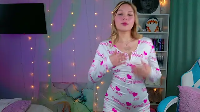 Mercedes Robinson online show from 02-18-26, 04:19