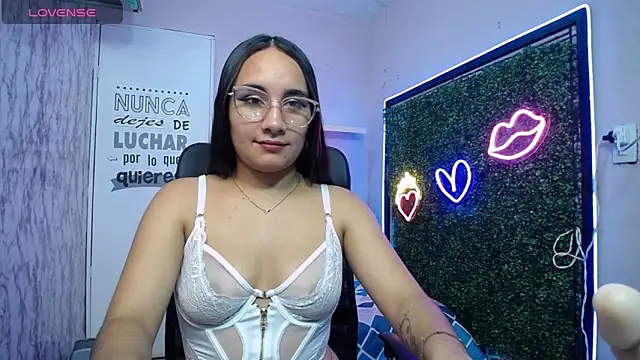 Maylin horny19 online show from 05-15-26, 03:13