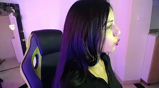 Snapshot of Karina_KloudOne chatting on 01-14-25, 09:09 Karina KloudOne online show from 01-14-25, 09:09