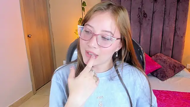 Snapshot of Dahlia_Rousse chatting on 10-23-25, 06:45 Dahlia Rousse online show from 10-23-25, 06:45