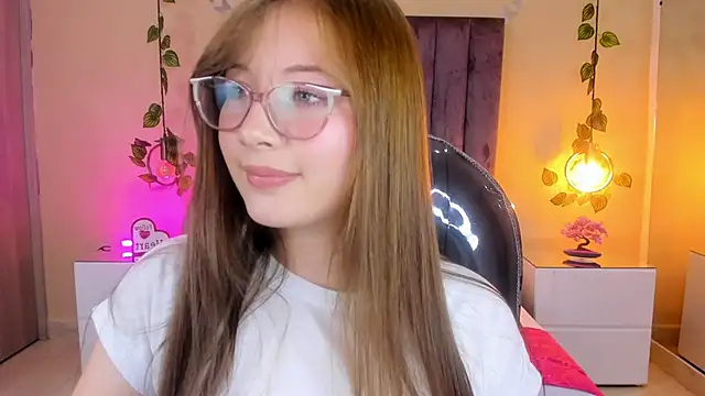 Snapshot of Dahlia_Rousse chatting on 11-04-25, 10:53 Dahlia Rousse online show from 11-04-25, 10:53