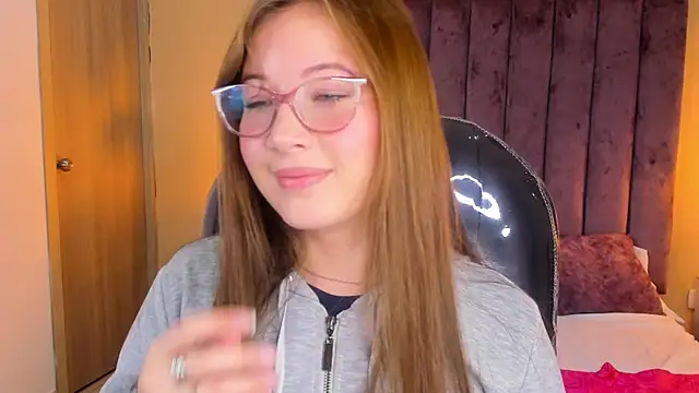 Snapshot of Dahlia_Rousse chatting on 11-09-25, 05:11 Dahlia Rousse online show from 11-09-25, 05:11