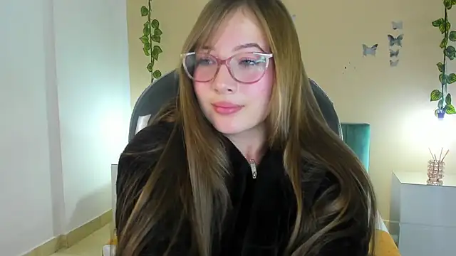 Snapshot of Dahlia_Rousse chatting on 12-20-25, 01:34 Dahlia Rousse online show from 12-20-25, 01:34