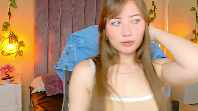 Dahlia Rousse online show from 05-06-26, 06:52
