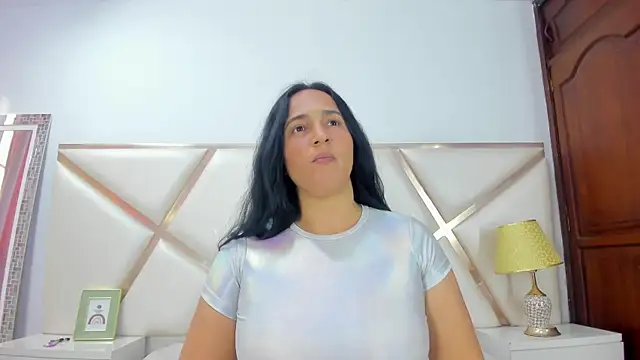 Snapshot of LucineArias chatting on 02-20-25, 10:59 LucineArias online show from 02-20-25, 10:59