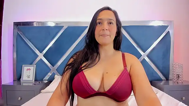 LucineArias online show from 10-21-25, 07:58