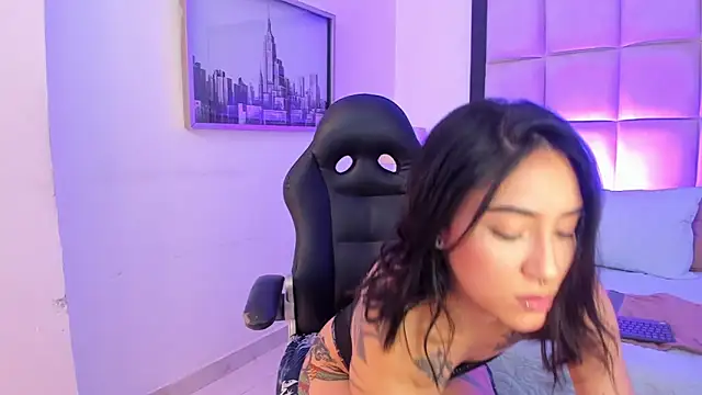 MeganPresleyy online show from 06-12-26, 02:27