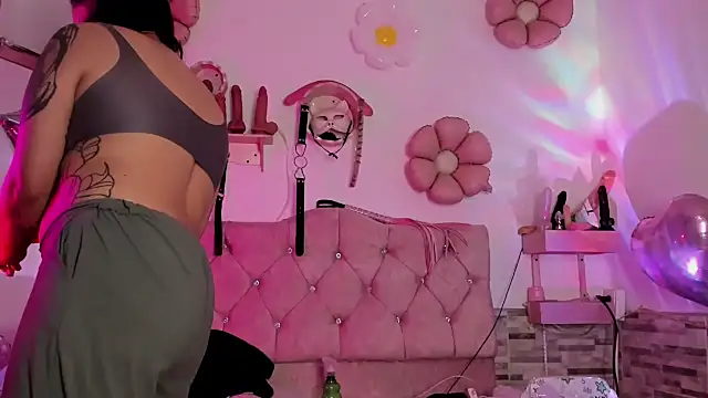 Snapshot of amyswallow7 chatting on 11-02-25, 12:46 amyswallow7 online show from 11-02-25, 12:46