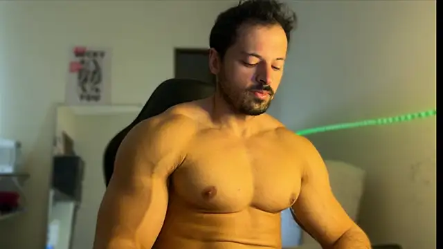 Snapshot of Lucasfit24 chatting on 03-11-26, 02:56 Lucasfit24 online show from 03-11-26, 02:56