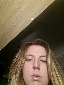Snapshot of Melenka chatting on 01-23-25, 11:36 Melenka online show from 01-23-25, 11:36
