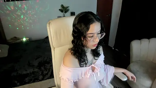 Renaxi Smith online show from 09-13-25, 07:13