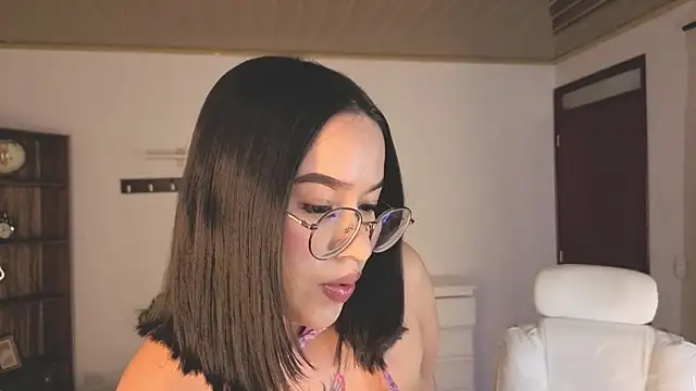 Renaxi Smith online show from 07-22-26, 07:49