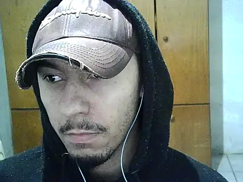 Snapshot of michel1520 chatting on 10-31-25, 01:01 michel1520 online show from 10-31-25, 01:01