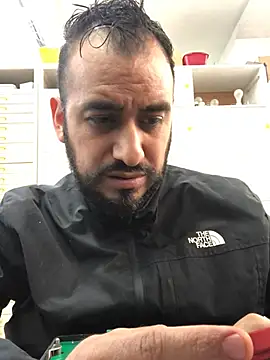 Snapshot of leonardohot1987 chatting on 03-30-26, 07:04 leonardohot1987 online show from 03-30-26, 07:04