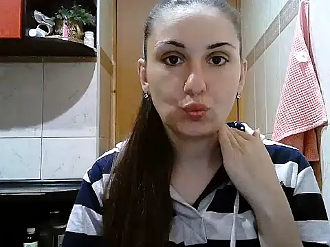 Snapshot of Yuliia30 chatting on 09-27-25, 03:39 Yuliia30 online show from 09-27-25, 03:39