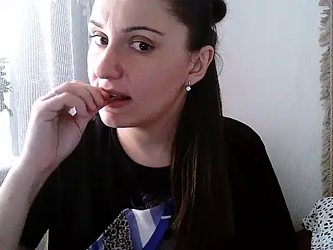 Snapshot of Yuliia30 chatting on 12-18-25, 11:27 Yuliia30 online show from 12-18-25, 11:27