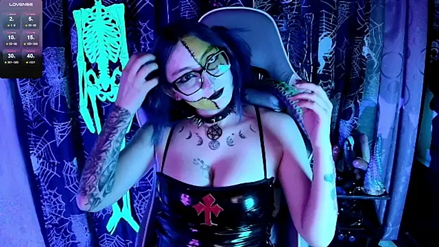 Snapshot of Kimlennox_ chatting on 11-15-25, 02:02 Kimlennox online show from 11-15-25, 02:02